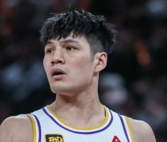 不断升级！陈国豪晒在美国特训的视频：训练比赛日常