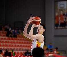 麦穗丰：郇斯楠天赋太好&amp;盖帽太漂亮了 但在现有防守体系下很浪费