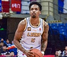 开云APP-独一档的存在！巴里-布朗27中16轰下44分5板7助3断1帽